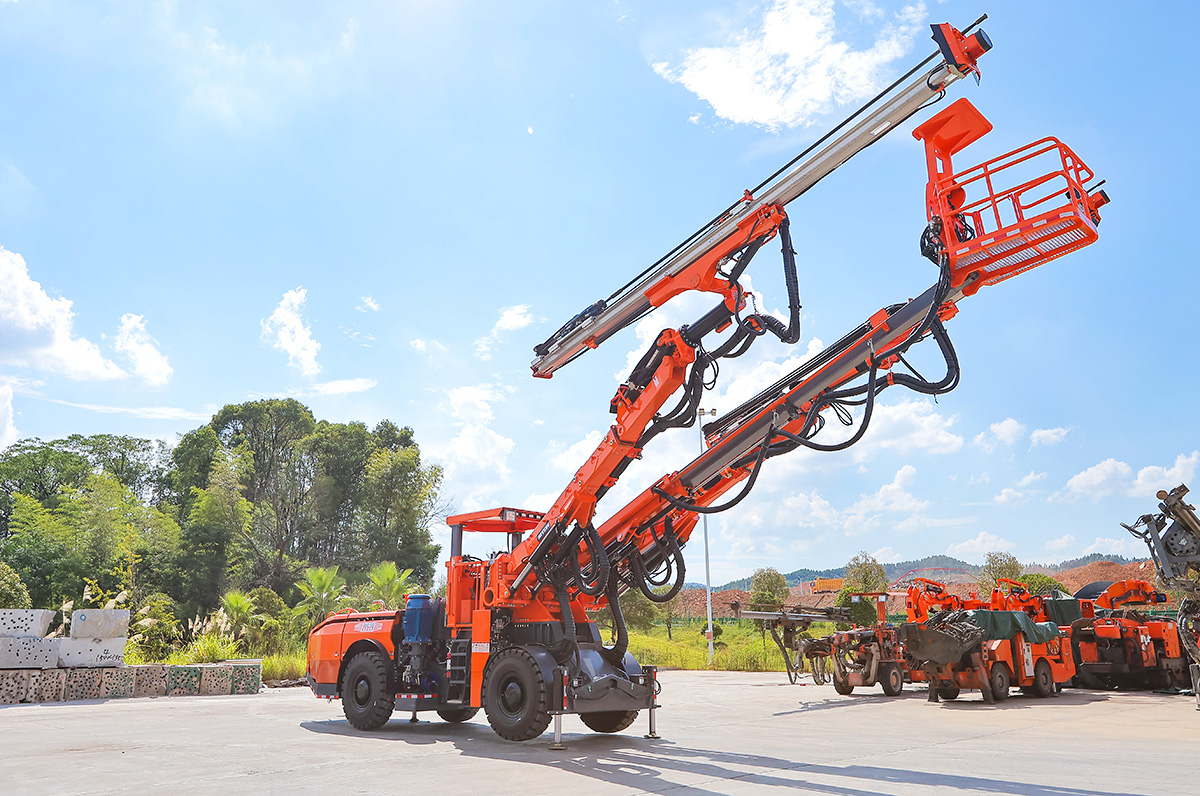 雙臂(液壓)鑿巖臺(tái)車